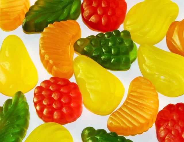 Make fruit snacks healthier by using homemade snack recipes