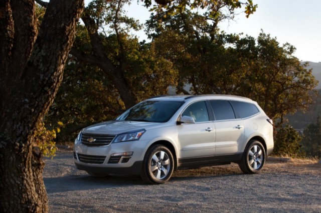 2014-Chevrolet-TraverseLTZ-003-medium
