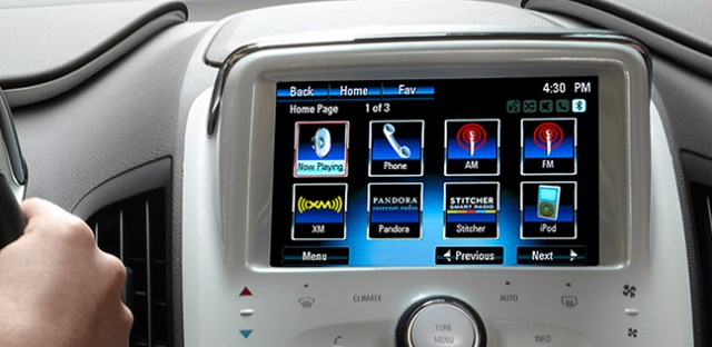 2015-chevrolet-volt-electric-car-mo-technology-648x316-15
