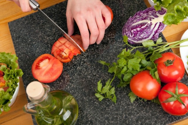 Cutting tomato