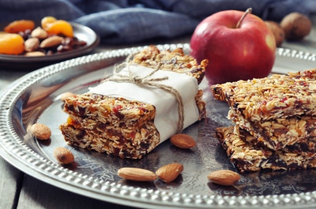 Granola bars, apple
