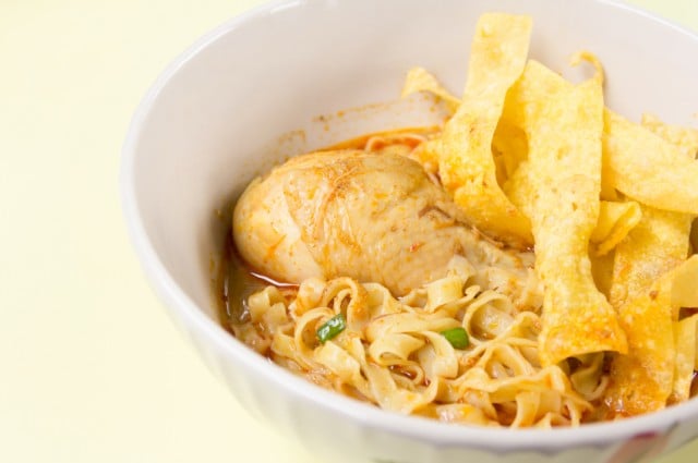 Egg Noodle, Chicken in Curry Soup