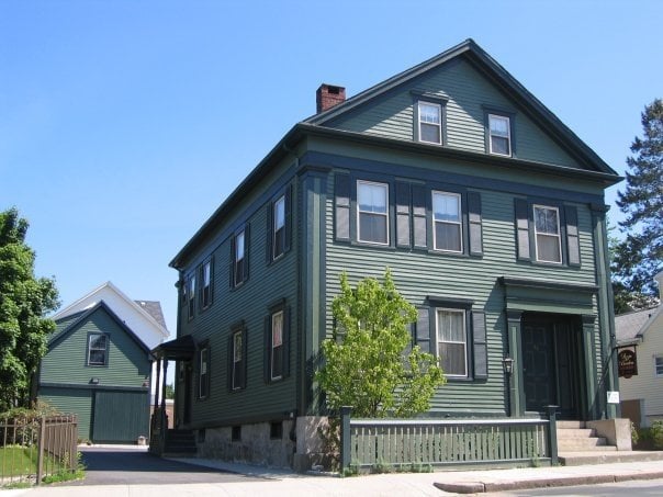 Source: https://www.facebook.com/pages/Lizzie-Borden-Bed-Breakfast-Museum/71087766978
