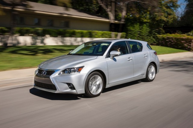2014_Lexus_CT_200h_026
