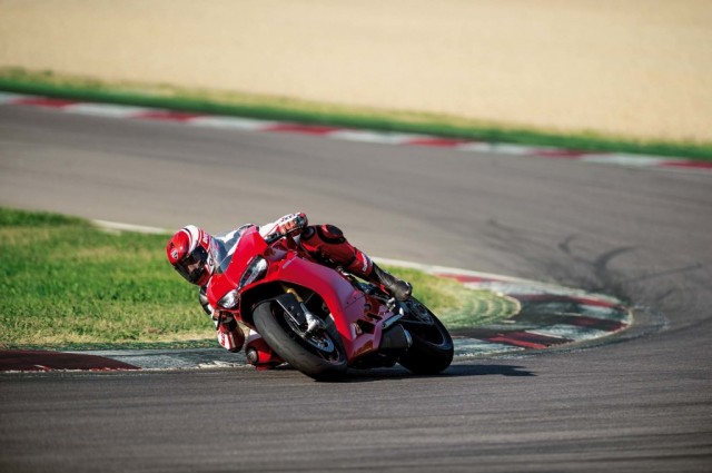 2015-ducati-1299-panigale-s-09-1