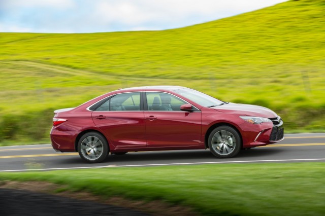 2015_Toyota_Camry_XSE_006