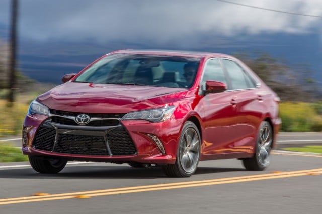 2015_Toyota_Camry_XSE_007