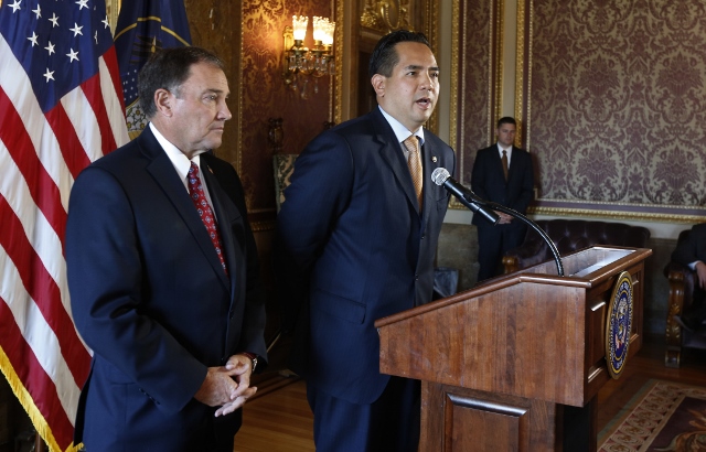 Gay Marriage Becomes Legal in 5 States After Supreme Court Declines Challanges