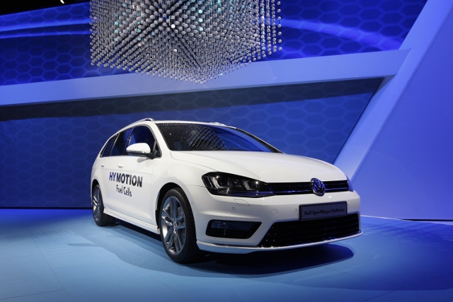Los Angeles Hosts Annual Auto Show