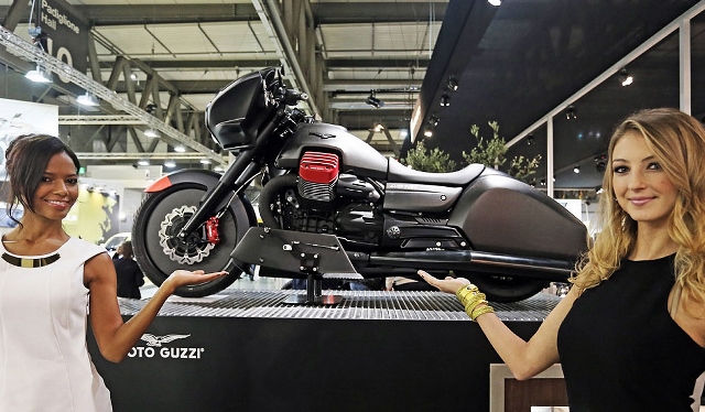 Moto-Guzzi_MGX_21_EICMA-201 (640x374)