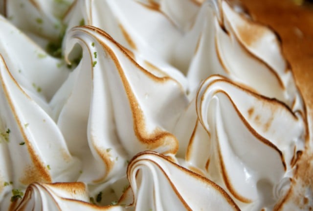 Meringues, toasted, topping, marshmallow, pie