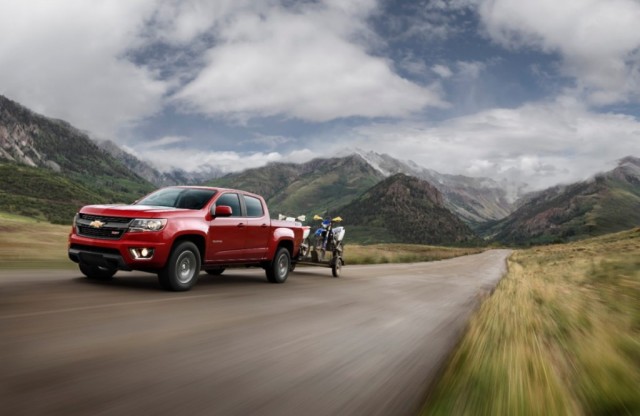 2015-Chevrolet-ColoradoZ71-009-medium