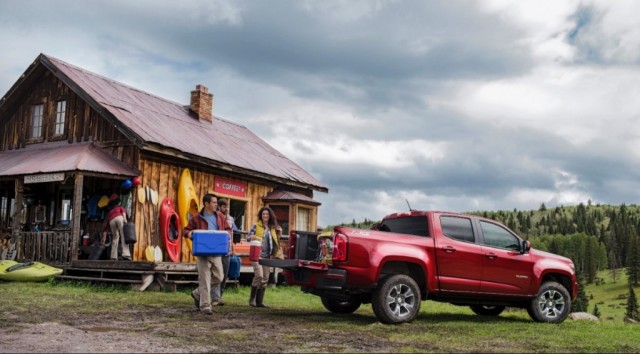 2015-Chevrolet-ColoradoZ71-014-medium