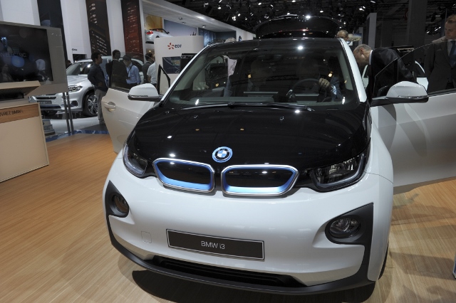 FRANCE-AUTO-SHOW-BMW