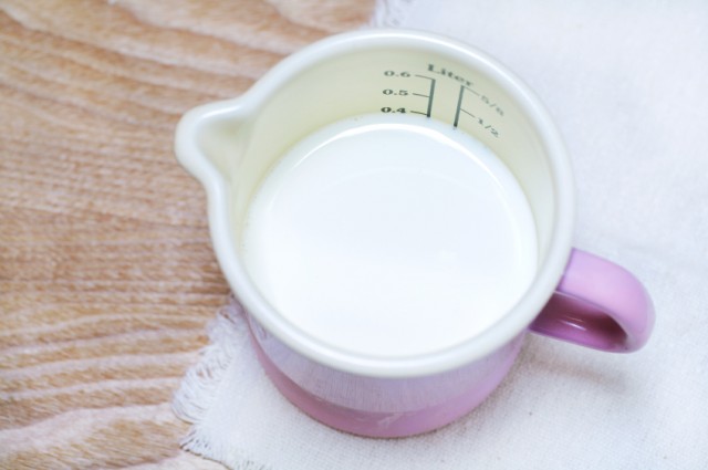 Milk, measuring cup