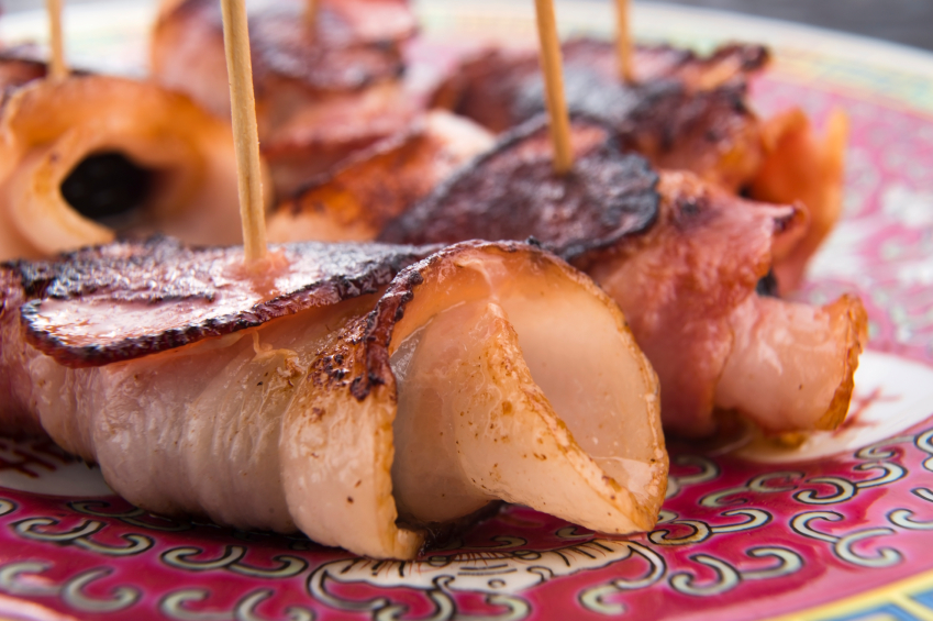 Baked prunes in bacon