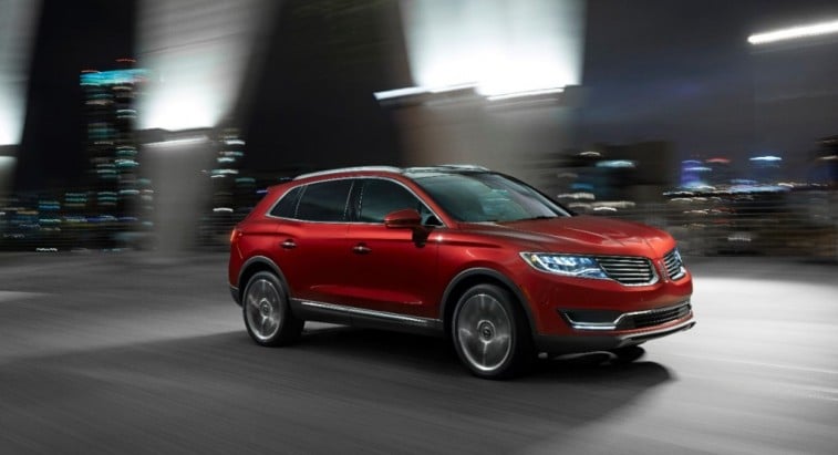 2016LincolnMKX_05_HR