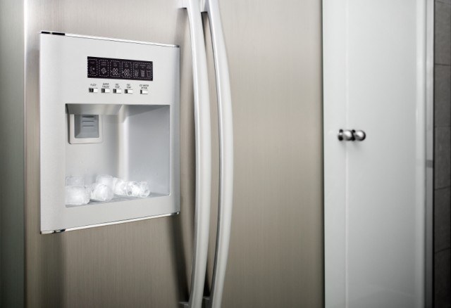 refrigerator with thread cubes
