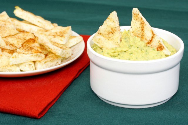 Hummus, tandoori naan