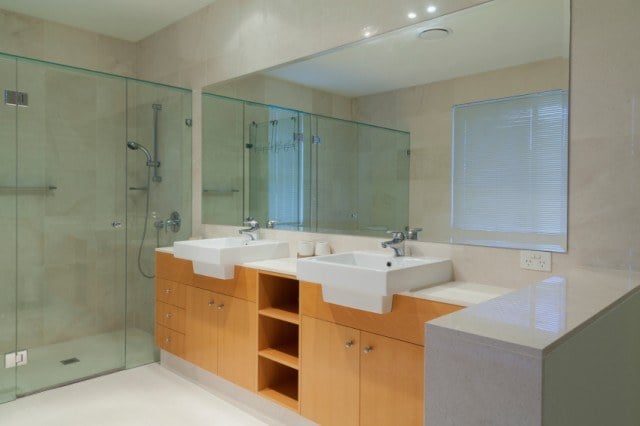 Double sinks bathroom