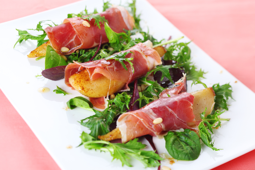 Caramelized pears, walnuts and prosciutto