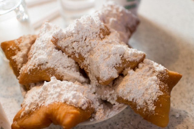 beignets, powdered sugar doughnuts