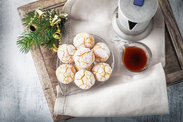Almonds Cookies, powdered sugar