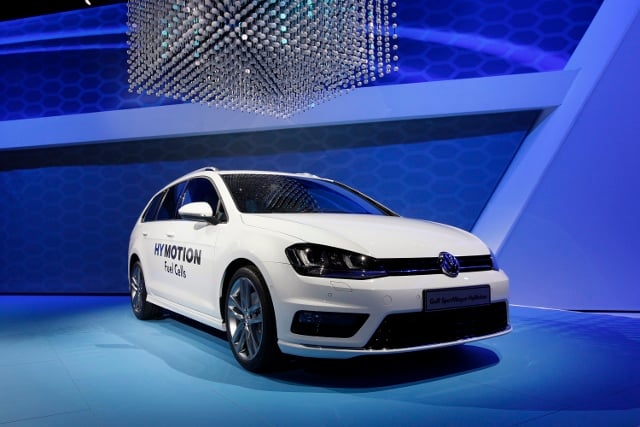 Los Angeles Hosts Annual Auto Show