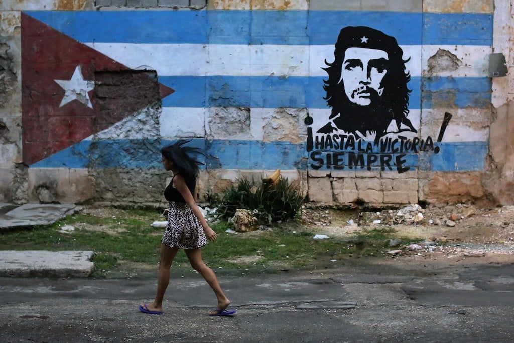 A young woman walks past a mural dipicting Cuban revolutionary leader Che Guevarra in the Jesus Maria neighborhood January 24, 2015 in Havana, Cuba. Diplomats from the United States and Cuba held historic talks this week that could restore diplomatic ties and mark the end of more than 50 years of of Cold War-era hostility between the two countries. (Photo by Chip Somodevilla/Getty Images)