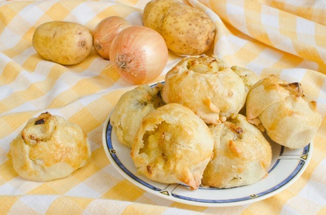 Knishes, potato, onion, bread, roll