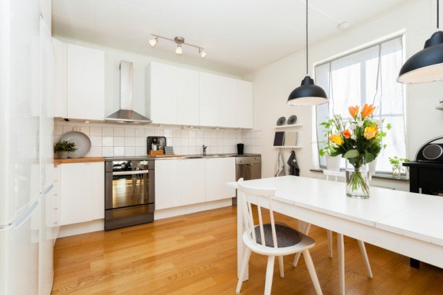 Kitchen, dining table