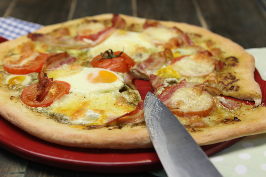 Breakfast flatbread with prosciutto and tomato