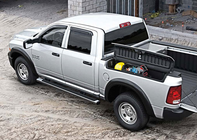 ram1500-exterior-tailgate-down-sm