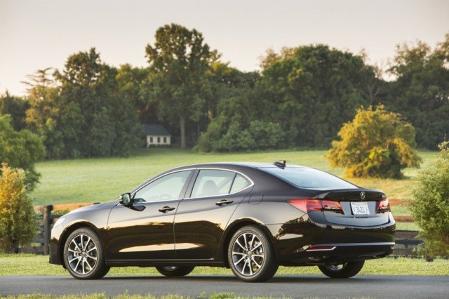 2015_Acura_TLX_Exterior_2_V6_10