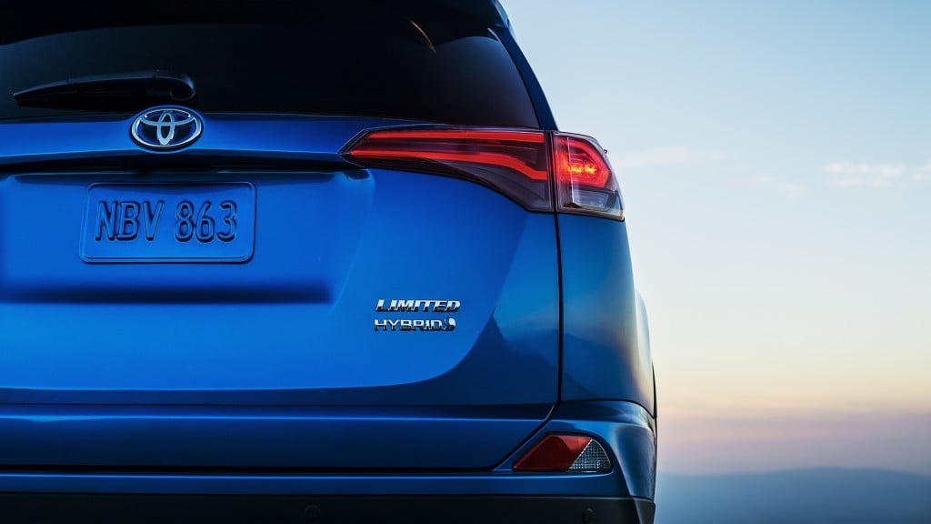 2015_Toyota_RAV4_Hybrid_teaser