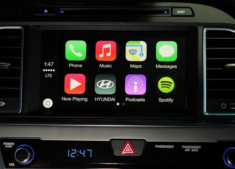 40702_HYUNDAI_BRINGS_APPLE_CARPLAY_INTO_THE_NEW_2015_SONATA-e1427130567165.jpg