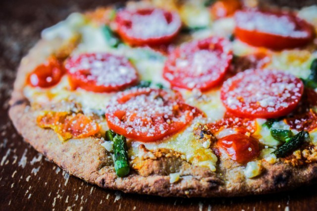 Pizza with tomatoes, cheese, and asparagus