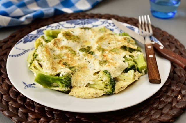 A broccoli and feta omelet will help you get ready for swimsuit season
