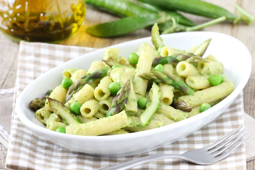 pasta dish with asparagus and peas