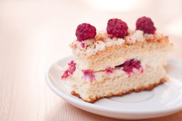 raspberry poke cake