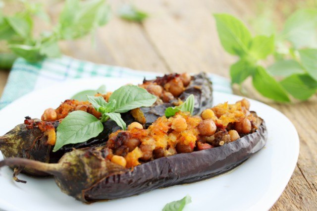 chickpea stuffed eggplant