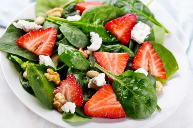 spinach salad with strawberry, goat cheese, nuts