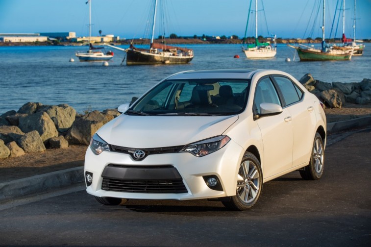 2014_Toyota_Corolla_LE_ECO_005