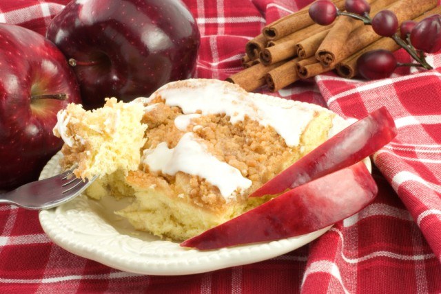 Apple Cinnamon Streusel Coffee Cake