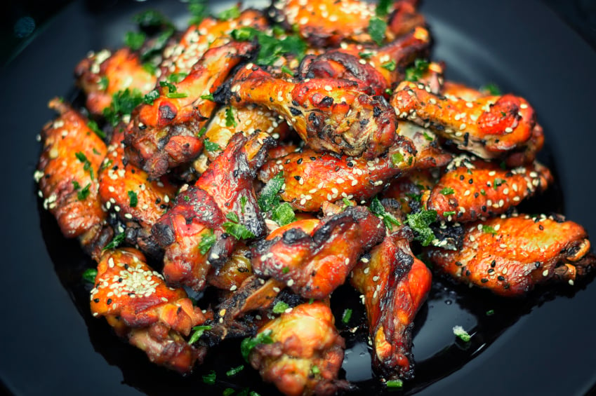 Chicken wings with herbs and sesame seeds