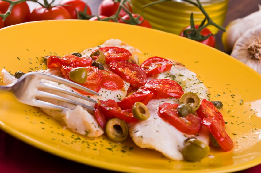 fish wth olives and tomatoes
