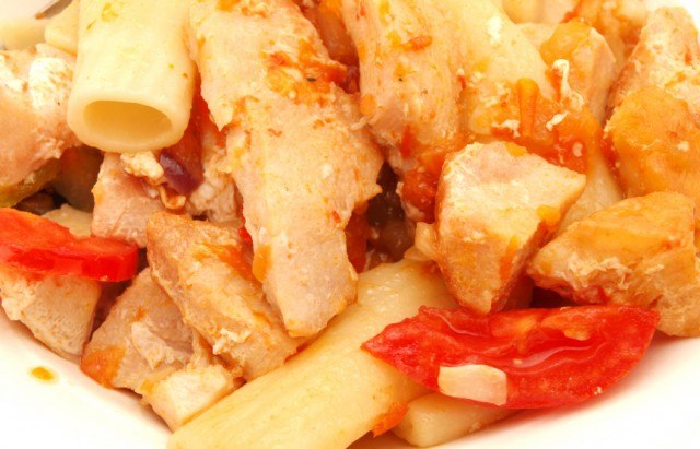 Rigatoni pasta with chicken