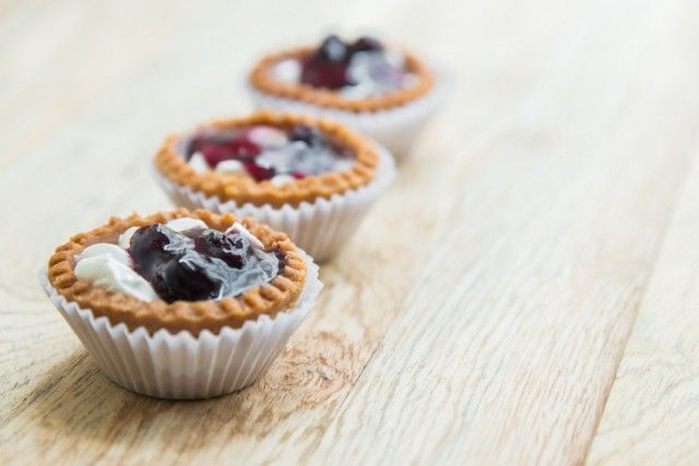 mini tarts, berries