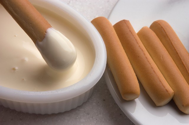 fondue with breadsticks