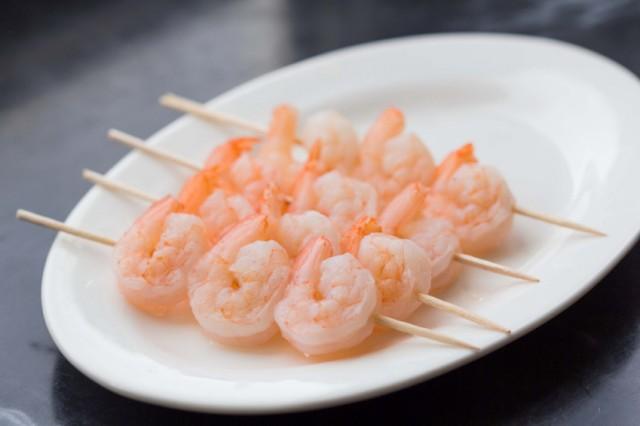 Peeled raw shrimp on skewers